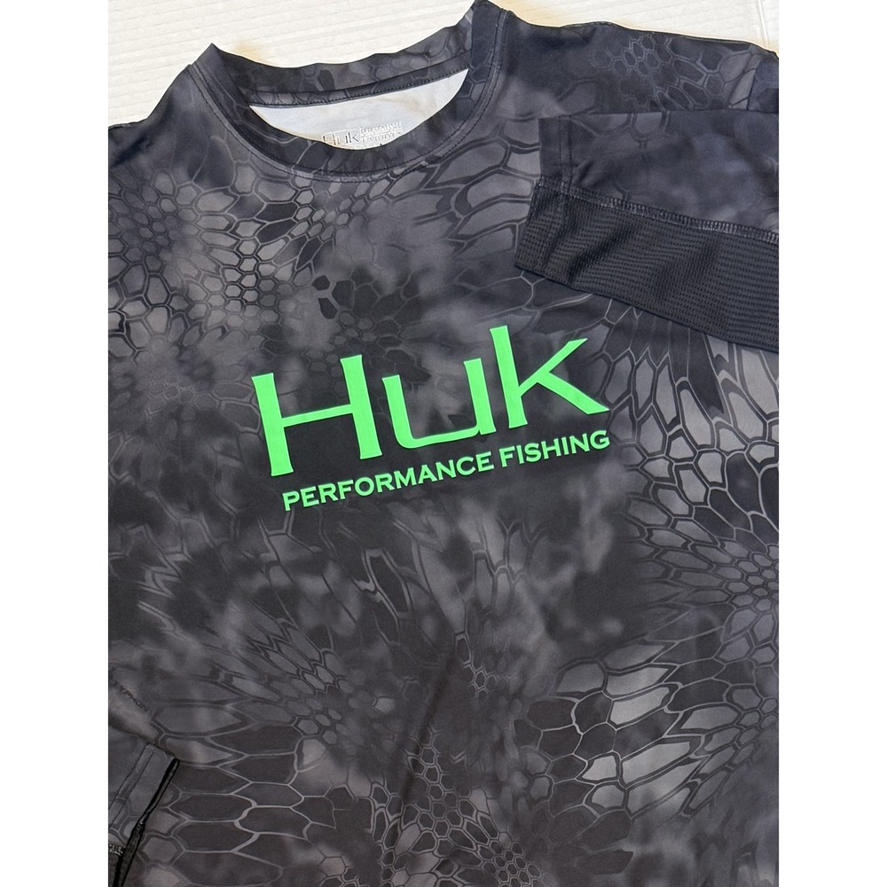 HUK Performance - Men's Fishing Shirt - Black Long Sleeve Stretch -‎ Medium